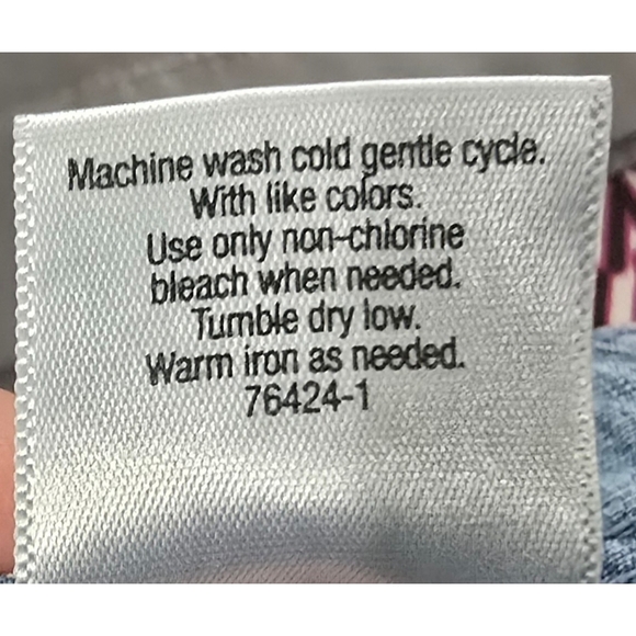 St. John's Bay Women's Mid-Rise Cargo Shorts - Size 16P, Chic & Versatile! - Picture 9 of 9